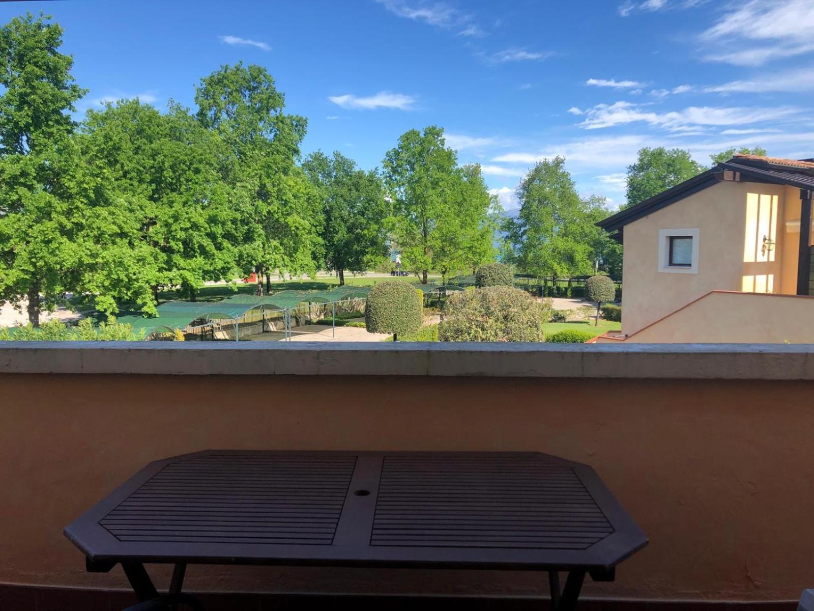 Lugana Resort & Sporting Club Peschiera del Garda Exterior foto
